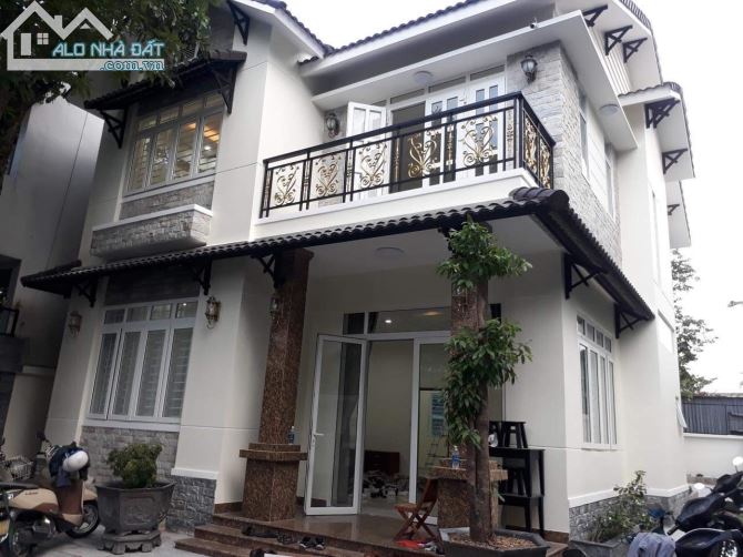 Bán nhà góc 2 mặt tiền đường số 2 P.Thảo Điền Q2 DT:10x11m 3 Tầng giáp sông giá chỉ 24 ty