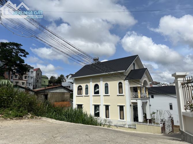 Bán lô đất biệt thự 2 mặt tiền đường Lê Thị Riêng thành phố Đà Lạt - 4