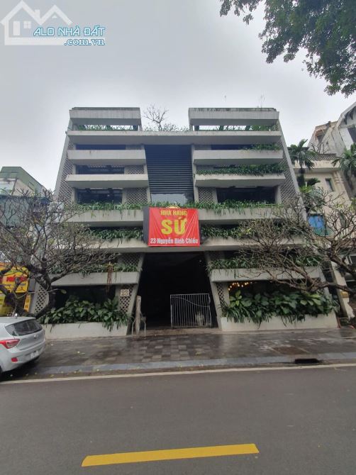 Cho thuê Biệt Thự MP Điện Biên Phủ - DT Đất 400m2, MT 15m, DT Xây dựng 900m, KD Thẩm mỹ