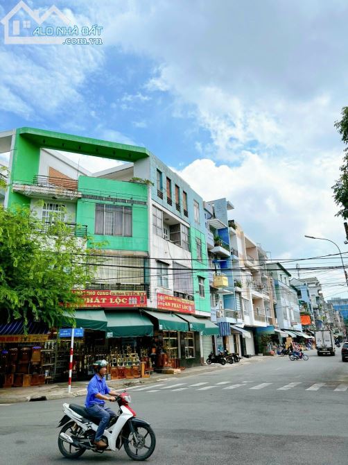 Nhà mặt tiền chợ Biên Hòa đường Nguyễn Trãi gần bờ kè Biên Hòa. 1 trêt 3 lầu. 8,8 tỷ