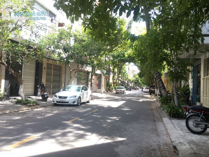 BÁN GẤP NHÀ TO MT THANH THUỶ - BÁN ĐẤT TẶNG NHÀ