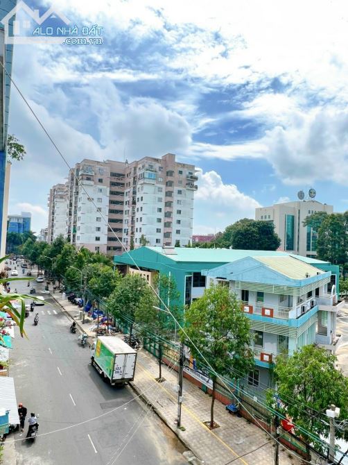 Nhà mặt tiền chợ Biên Hòa đường Nguyễn Trãi gần bờ kè Biên Hòa. 1 trêt 3 lầu. 8,8 tỷ - 3
