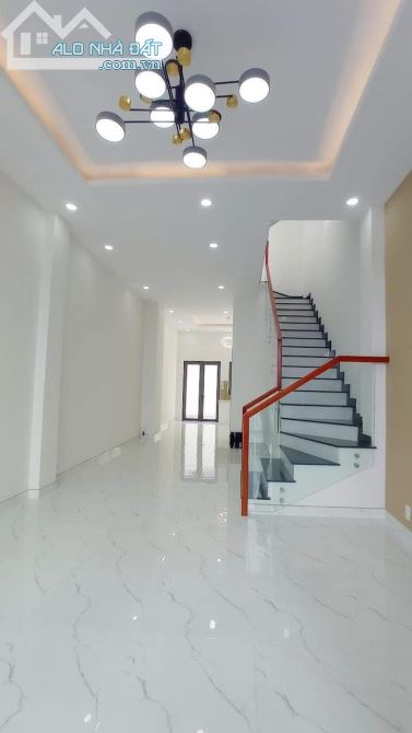 Cần bán gấp nhà,Đường số 8, Q9 ,Đường ô tô 6m,2 tầng lầu 86m2.giá4tỷ400.