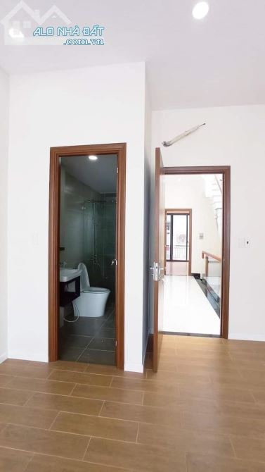 Cần bán gấp nhà,Đường số 8, Q9 ,Đường ô tô 6m,2 tầng lầu 86m2.giá4tỷ400. - 1