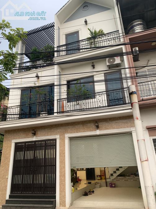 Bán nhà view hồ quận Bắc Từ Liêm 55m2, lô góc 2 mặt ô tô tránh, kinh doanh, giá 9.5 tỷ.