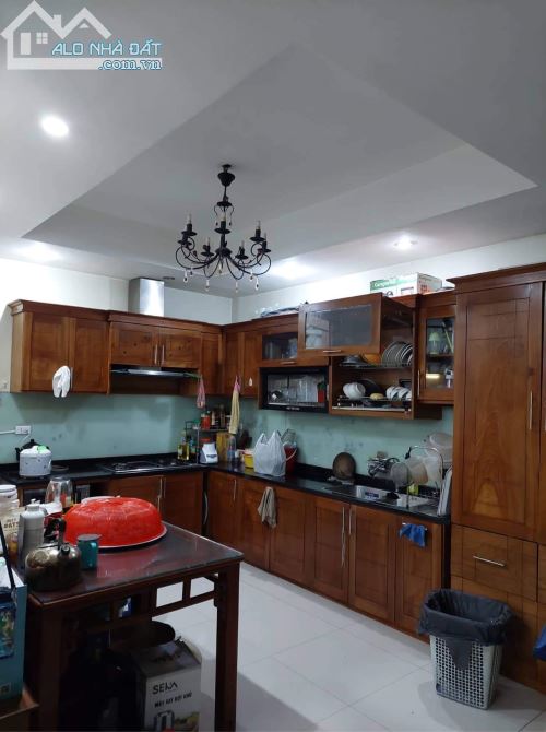 Bán Nhà Phố Nguyên Hồng - Ô Tô Tránh - MT 6m6 - 75m2x5T. - 2