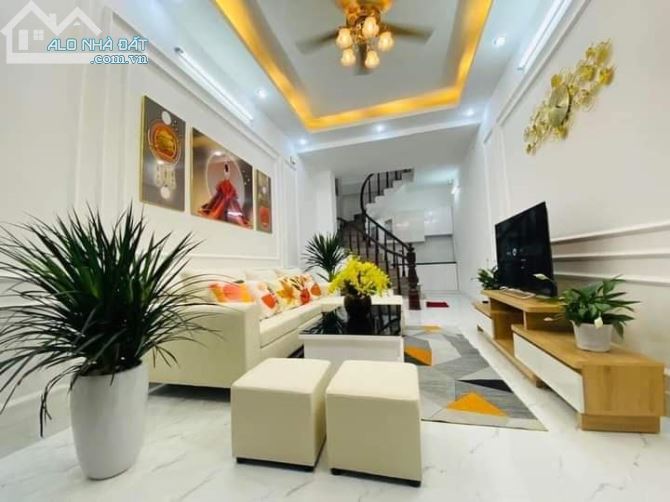 Bán nhà Cho Thuê 16 Phòng, Hồ Tùng Mậu,10m ra phố, 96m2x5T 9.5 tỷ .