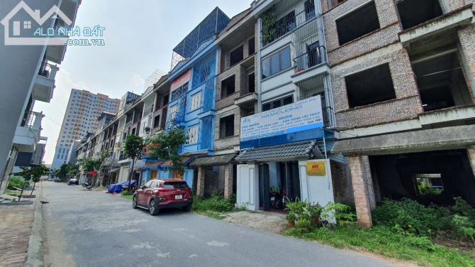 Bán Nhà Liền Kề Lộc Ninh, Chúc Sơn, 68m2 Hoàn Thiện 5 tầng, Full Nội Thất