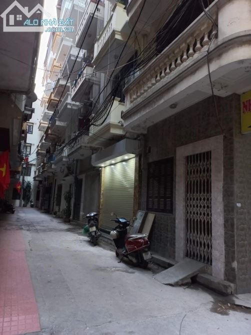 Bán nhà mặt phố Hoàng Quốc Việt, DT 152m, MT 8.2m, lô góc, 3 mặt tiền, giá 73.8 tỷ. - 2