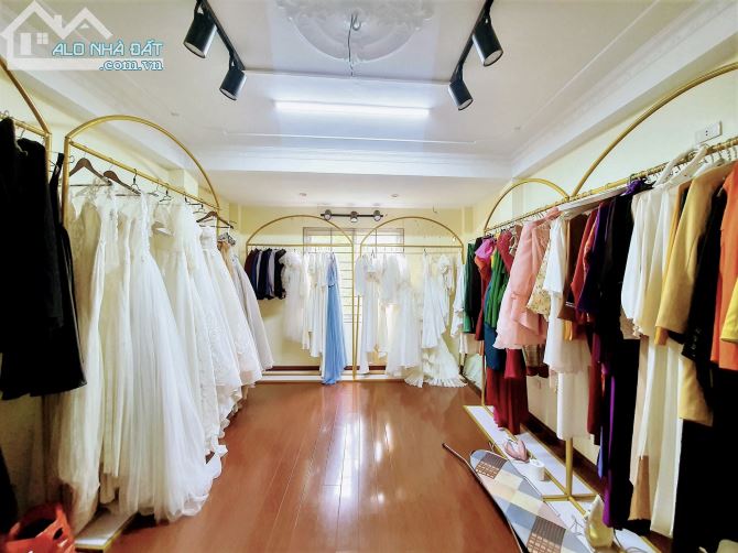 Bán Nhà Mặt phố Trúc Khê Đống Đa, Vị trí Vip, KD đỉnh, 38m2 x 5T, giá 11,4 tỷ.