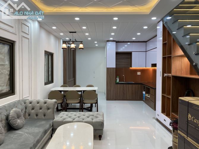 Nhà bán Quận 11 GẤP BÁN GIÁ RẺ 4 TẤNG NGANG KHỦNG 7.6M THƯƠNG LƯỢNG SÂU