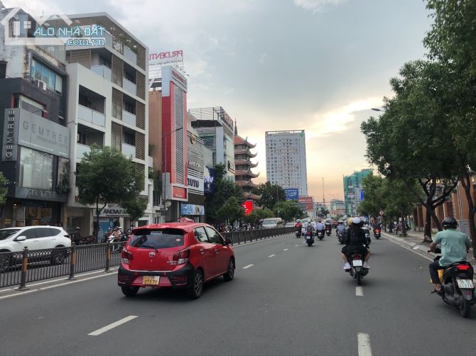 Bán Building mặt tiền Phan Xích Long Phú Nhuận, 144m2, ngang 8m, 5 tầng, 55 tỷ.