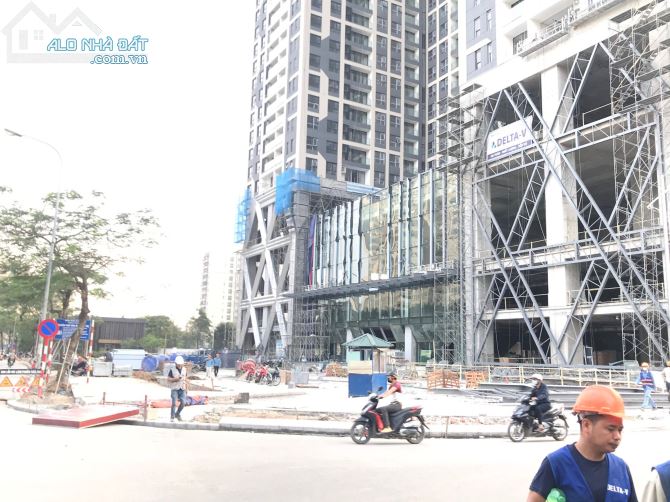 Cho thuê gần 10.000m2 chân đế thương mại cao cấp tại Hà Nội, bàn giao ngay, giá siêu tốt.