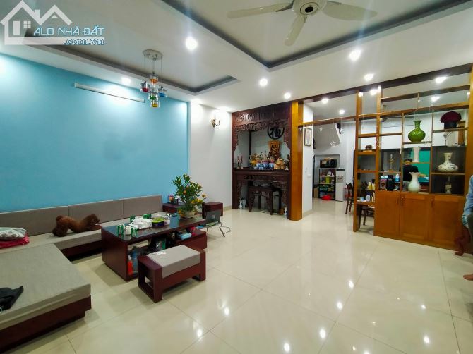 Mặt phố Hoa Lâm, Việt Hưng, Vị trí đắc địa, kinh doanh sầm uất, DT 110m2, 3T, chỉ 18 tỷ - 2