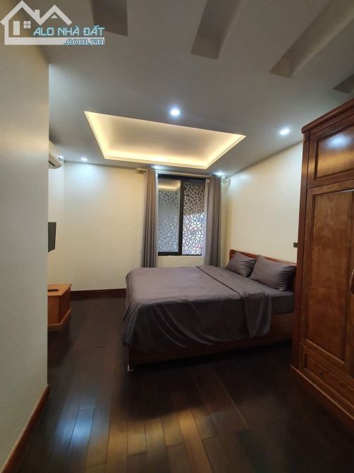 Tòa nhà 10 tầng Apartment, phố Yên Phụ, kinh doanh, cafe, doanh thu 150 triệu/tháng