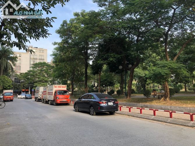 Bán gấp nhà Ngõ 59 Hoàng Cầu,Đống Đa 67m2, 5 tầng, ô tô , gần Hồ, Công viên, giá 15,9 tỷ