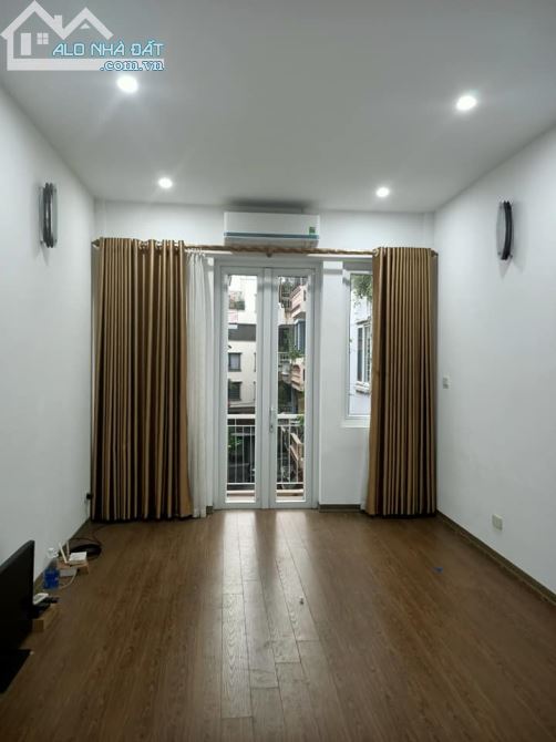 Bán gấp nhà Ngõ 59 Hoàng Cầu,Đống Đa 67m2, 5 tầng, ô tô , gần Hồ, Công viên, giá 15,9 tỷ - 2