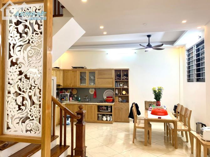 BÁN NHÀ PHỐ TRẦN QUÝ KIÊN - 40M2 x 4T - CÁCH PHỐ 20M - 2 THOÁNG - NGÕ 3M - GIÁ 10.5 TỶ.