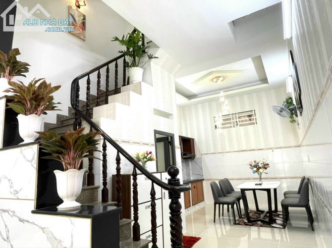 Cần bán gấp nhà MT Trương Định, P. VTS, Q3. DT 66.6 m2 giá tốt nhất thị trường