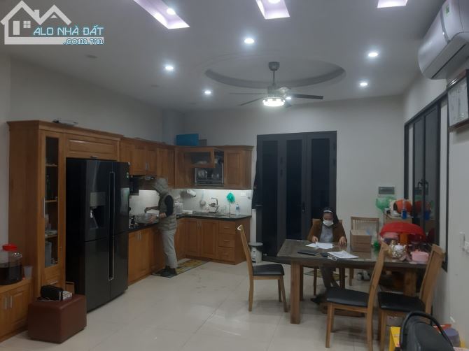 Bán nhà Kim Giang Đại Kim Dt 50m 4T. Giá 5.75 tỷ. Gần ô tô