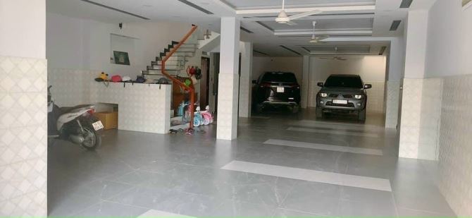 Cho Thuê Biệt Thự Đẹp Nguyễn Thái Bình, P12, Q.TB, DT: 12x25m, 3 lầu, sân vườn, hầm 1T3L - 1