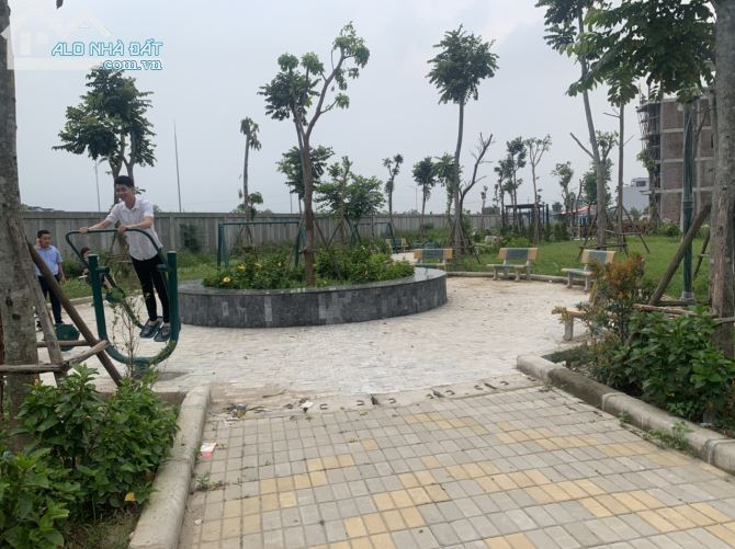 Hàng kịch độc! Bán lô góc đất dịch vụ Vân Canh mặt tiền 17m, đối diện công viên, kinh - 1