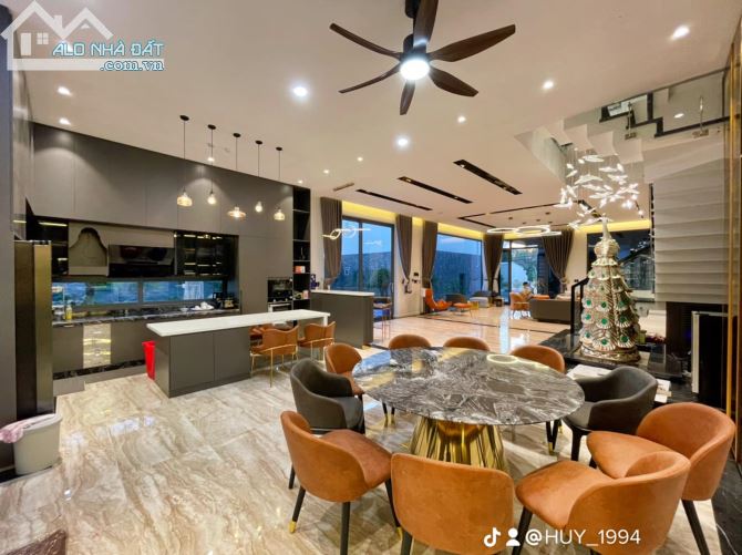 Biệt Thự Mỹ Đình, Nam Từ Liêm, Khu Vực Sống Đẳng Cấp, DT 192m2, Giá 40 tỷ. Lh: - 1
