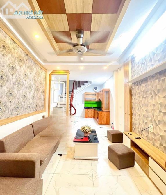 NHÀ ĐẸP NGUYỄN CHÍNH, SỔ VUÔNG, TIỆN ÍCH BẠT NGÀN - 30M2, 5 TẦNG, 5.5 TỶ