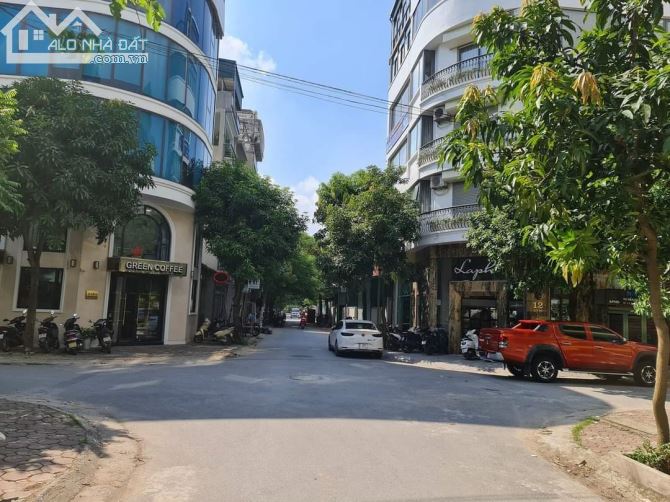 Chủ cần bán nhanh  Bán đất tặng nhà 2 tầng _ Tây Nam Linh Đàm  _ Vỉa Hè _ Ô tô Tránh