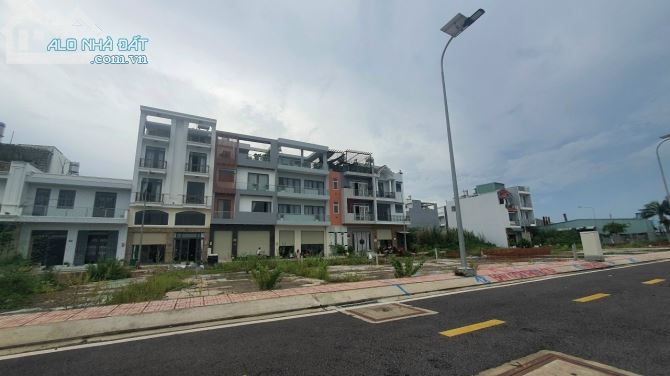 TÔI CHÍNH CHỦ CẦN BÁN 2 Nền ĐẤT NGAY ĐƯỜNG NGUYỄN HỮU TRÍ 55m2, 720 triệu TL với khách