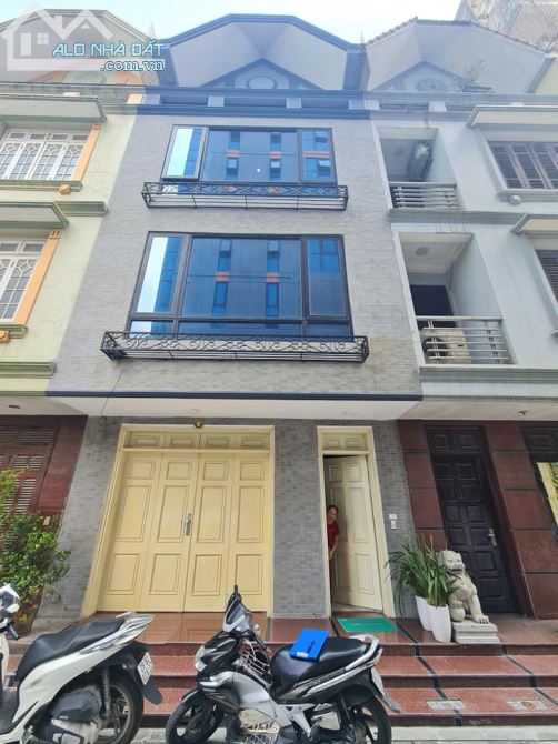 PHÂN LÔ HDMON LÁNG HẠ. GIÁ TỐT NHẤT KHU. DT 70M2, 5 TẦNG, MT 5.5M. GIÁ 19 TỶ