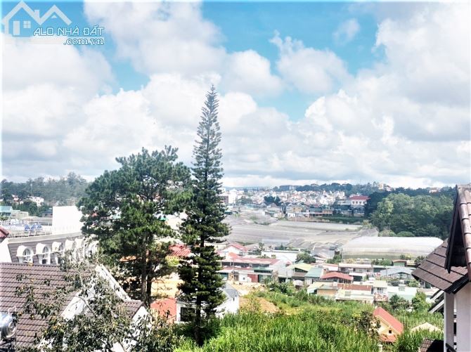 Biệt thự cũ 411m2 đất Sương Nguyệt Ánh, cách hồ 500m view cực đẹp giá 26 tỷ