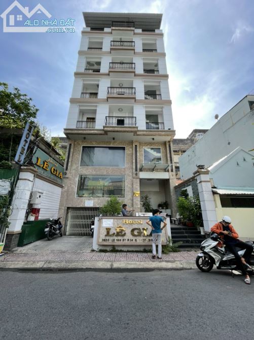 Bán Gấp Khách Sạn Đường Nguyễn Trãi, Quận 1, 8.2 x 19m, 9 Tầng, Giá 125 Tỷ