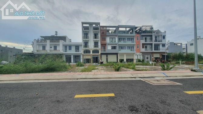 TÔI CHÍNH CHỦ CẦN BÁN 2 Nền ĐẤT NGAY ĐƯỜNG NGUYỄN HỮU TRÍ 55m2, 720 triệu TL với khách - 1
