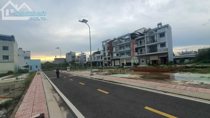 TÔI CHÍNH CHỦ CẦN BÁN 2 Nền ĐẤT NGAY ĐƯỜNG NGUYỄN HỮU TRÍ 55m2, 720 triệu TL với khách - 2