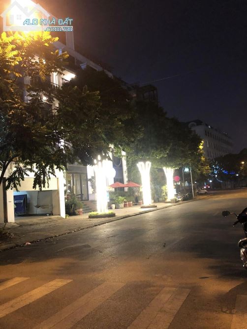 Bán đất p/lô v/hè xe buýt vào nhà Thạch Bàn Long Biên 84m mt 5.3m 7.15 tỷ