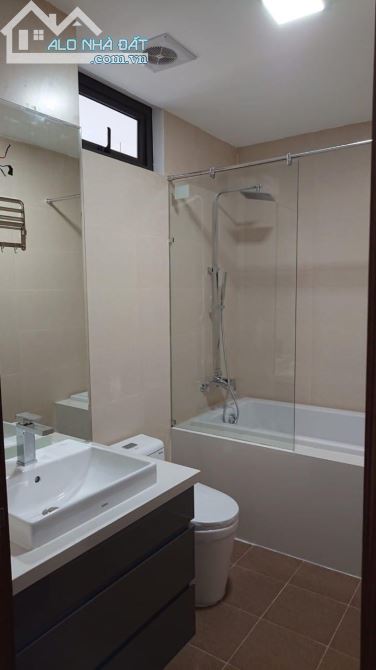 BÁN GẤP TOÀ căn hộ dịch vụ cao cấp Tô Ngọc Vân- Tây Hồ - 55m2- 7 tầng - thang máy ô tô gần - 4