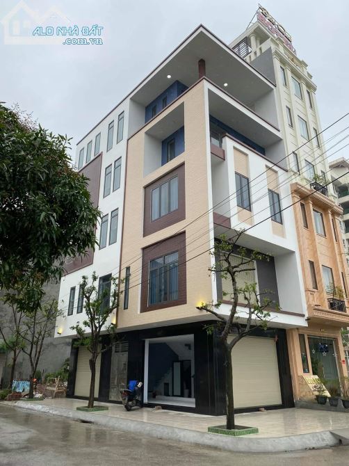 BÁN NHÀ LÔ GÓC MAI DỊCH, Ô TÔ 45 CHỖ VÀO NHÀ, DT 55M2, MT 5M, VỈA HÈ, NHỈNH 10 TỶ