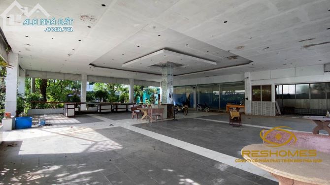 Cho thuê khuôn viên khu nhà ở, văn phòng, mặt bằng hơn 2000m2 ngay trung tâm TP gần Vincom - 1