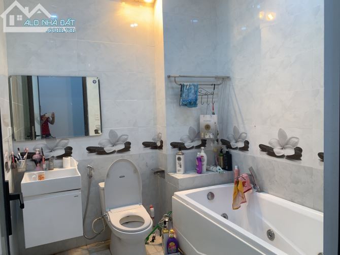NHÀ ĐỨC THẮNG - Ô TÔ TRÁNH - KINH DOANH - SÁT CHỢ - GARA Ô TÔ- 7,5 TỶ - 2