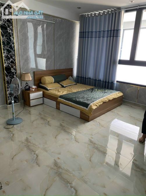 1/ Nguyễn Ngọc Nhựt .P.Tân Qúy , DT : 4m * 30m , kết cấu 1 trệt 2 lầu + ST , hẻm thông 6m