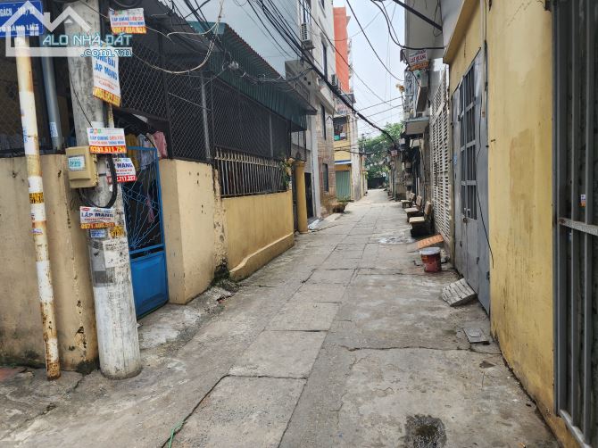 Ngọc Hồi- Ô tô đỗ cửa- Vuông đẹp nở hậu - Nhỉnh 3 Tỷ