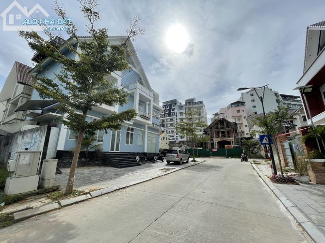 Bán lô đất 2 mặt tiền biệt lập khu Gofl Valley Đà Lạt - 2