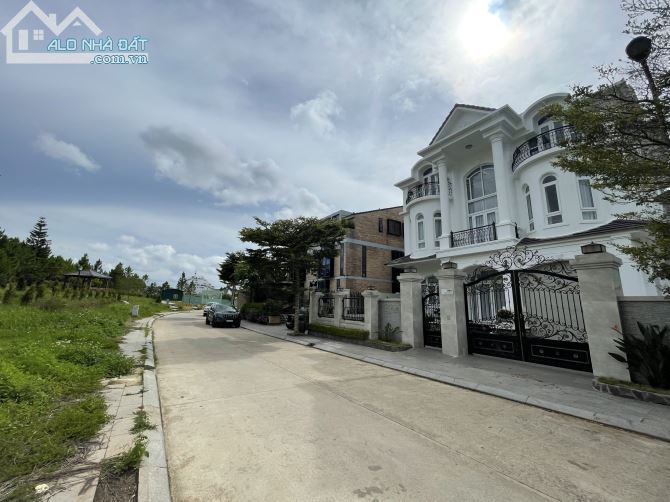 Bán lô đất 2 mặt tiền biệt lập khu Gofl Valley Đà Lạt - 3