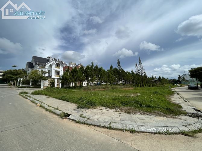 Bán lô đất 2 mặt tiền biệt lập khu Gofl Valley Đà Lạt - 4