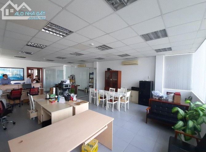 Cho Thuê Văn Phòng Giá Rẻ Quận Tân Bình, Khu Sân Bay TSN, 40m2-100m2, View Mặt Tiền