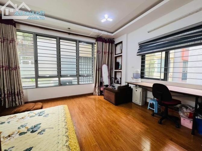 Nhà Hào Nam, Đống Đa ô tô 7 chỗ vào nhà, cách mặt phố 30m 5 tầng dt 50m2 mặt tiền 5,4m - 2