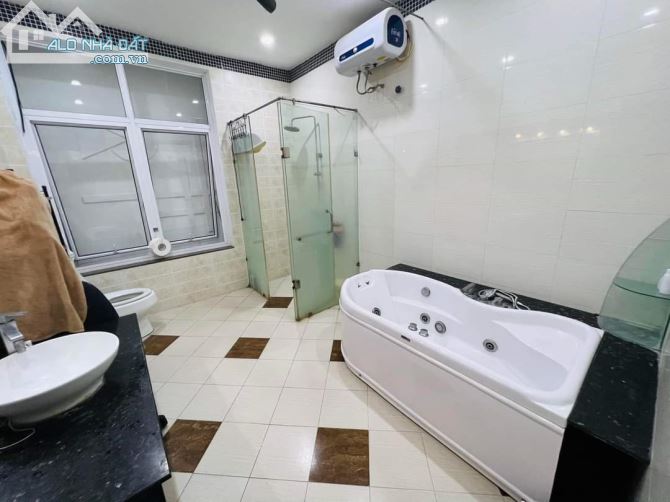 Nhà Hào Nam, Đống Đa ô tô 7 chỗ vào nhà, cách mặt phố 30m 5 tầng dt 50m2 mặt tiền 5,4m - 3