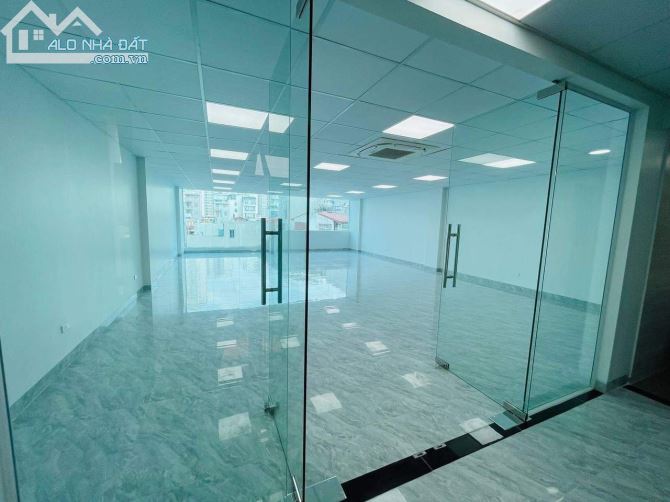 Bán nhà Hoàng Quốc Việt 122mx9T lô góc đẹp 50 tỷ