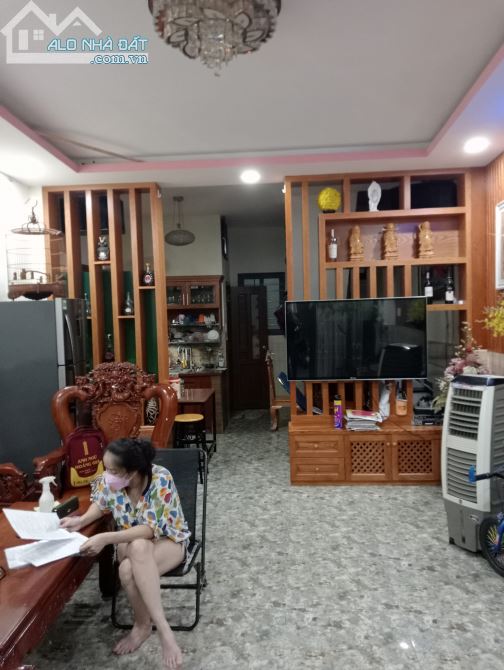 NHỈNH 2 TỶ CÓ NHÀ MỚI ĐẸP TRUNG TÂM GÒ VẤP - HẺM BA GÁC SẠCH ĐẸP GẦN MẶT TIỀN - NGÂN HÀNG - 1